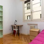 Rent a room of 220 m² in madrid