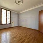 Rent 4 bedroom apartment of 145 m² in Bollate