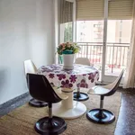 Rent a room of 150 m² in valencia