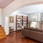 Rent 7 bedroom apartment of 250 m² in Lucca