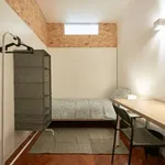 Rent a room of 120 m² in lisbon