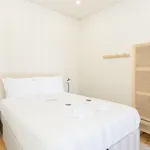 Rent 1 bedroom apartment of 646 m² in Porto