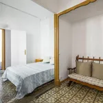 Rent 4 bedroom apartment in Barcelona