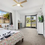 Rent 4 bedroom house in Urangan