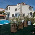 Rent 5 bedroom house of 400 m² in Pikermi Municipal Unit