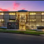 Rent 2 bedroom apartment in Mount Gravatt East