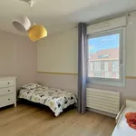 Appartement de 160 m² avec 6 chambre(s) en location à Villeurbanne