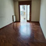 Affitto 4 camera appartamento di 145 m² in Naples