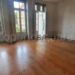 Rent 4 bedroom house of 259 m² in Porto