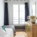 Rent 5 bedroom apartment of 130 m² in Paris