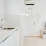 Rent 1 bedroom apartment of 35 m² in Barcelona