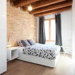 Rent 3 bedroom apartment in Barcelona