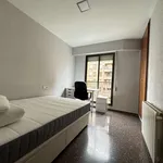 Rent a room of 100 m² in valencia