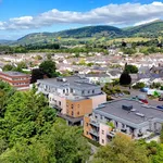 2 bed apartment to let in Abergavenny