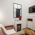 Rent 5 bedroom apartment of 55 m² in Madrid