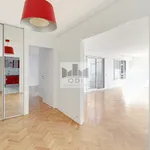 Rent 5 bedroom apartment of 110 m² in Paris