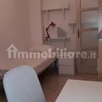 Affitto 4 camera appartamento di 130 m² in Torino