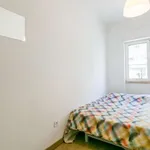 Rent a room of 60 m² in lisbon