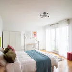 Rent 4 bedroom apartment in Paris