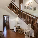 Rent 5 bedroom house of 300 m² in Caranna