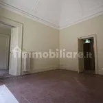 Affitto 5 camera appartamento di 220 m² in Catania