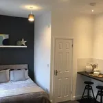 Rent 5 bedroom house in West Midlands