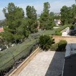 Rent 4 bedroom house of 210 m² in Orange