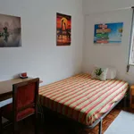 Rent a room of 120 m² in lisbon