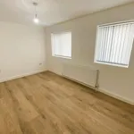 Rent 3 bedroom flat in East Midlands