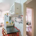 Rent a room of 100 m² in lisbon