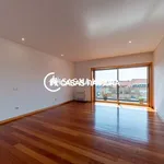 Rent 4 bedroom house of 433 m² in Vila Nova de Gaia