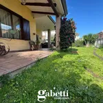 Rent 8 bedroom house of 350 m² in Vitulazio