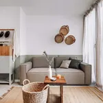 Rent 4 bedroom apartment of 66 m² in Barcelona