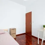 Rent a room of 98 m² in lisbon