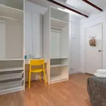 Rent a room of 190 m² in barcelona