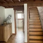 Maison de 335 m² avec 2 chambre(s) en location à Sinsin