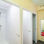 Rent a room of 220 m² in madrid