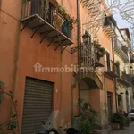 Affitto 5 camera appartamento di 140 m² in Palermo