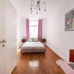 Rent a room in lisbon