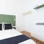 Rent a room of 120 m² in lisbon