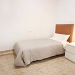 Rent 6 bedroom apartment of 90 m² in Alicante