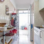 Rent a room of 70 m² in lisbon