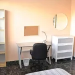 Rent a room of 98 m² in valencia