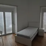 Rent a room of 120 m² in Amadora