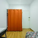 Rent 4 bedroom apartment in Barcelona