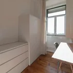 Rent a room of 120 m² in lisbon