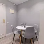 Rent 5 bedroom apartment in Barcelona