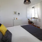 Rent a room of 200 m² in Lisbon