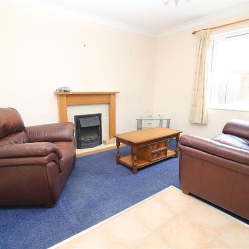 Flat to rent in Fairby Close, Tiverton EX16