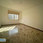 Affitto 4 camera appartamento di 127 m² in Palermo